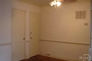 1208 E Victory Dr, Savannah, GA 31404 - Photo 4