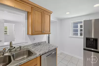 703 E 34th Street, Savannah, GA 31401 - Photo 8