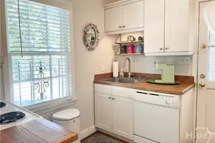 215 W Taylor St, Savannah, GA 31401 - Photo 4