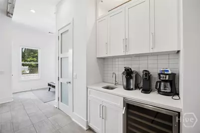 705 Tattnall Street, Savannah, GA 31401 - Photo 28