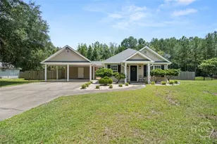 210 Lindsey Dr, Richmond Hill, GA 31324 - Photo 2