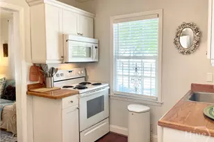 215 W Taylor St, Savannah, GA 31401 - Photo 14