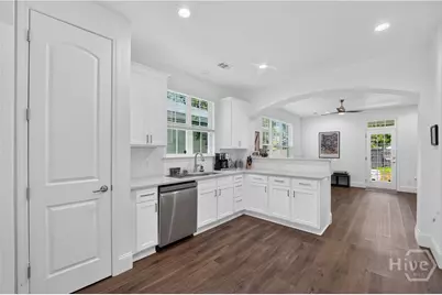 706 W 44th Street, Savannah, GA 31405 - Photo 16
