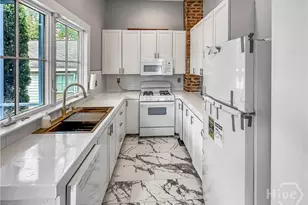 413 E 36th St, Savannah, GA 31401 - Photo 8