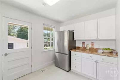 2324 E 40th Street, Savannah, GA 31404 - Photo 12