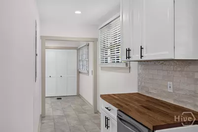 631 W 45th Street, Savannah, GA 31405 - Photo 16