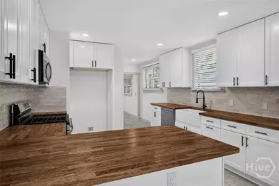 631 W 45th Street, Savannah, GA 31405 - Photo 18