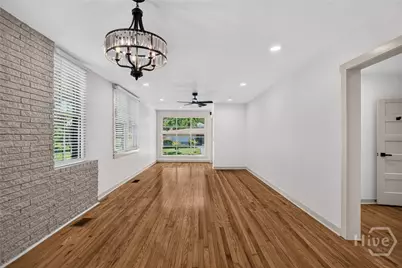 631 W 45th Street, Savannah, GA 31405 - Photo 10