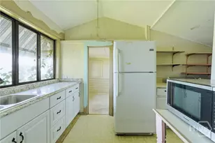 2102 East Blvd, Savannah, GA 31410 - Photo 6