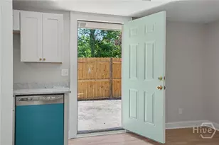 705 E 32nd St, Savannah, GA 31401 - Photo 6