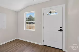 718 W 51st St, Savannah, GA 31405 - Photo 6