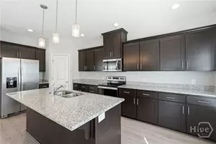 643 Fairview Cir, Hinesville, GA 31313 - Photo 4