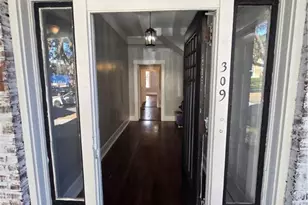 309 E 37th St, Savannah, GA 31401 - Photo 16