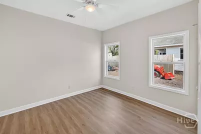 654 E 34th Street, Savannah, GA 31401 - Photo 18