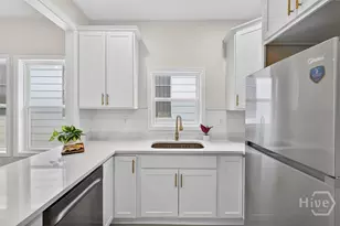 654 E 34th St, Savannah, GA 31401 - Photo 8
