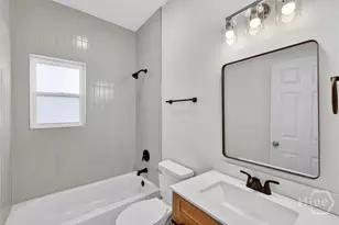654 E 34th St, Savannah, GA 31401 - Photo 16