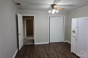 404 E Moore St, Bloomingdale, GA 31302 - Photo 8