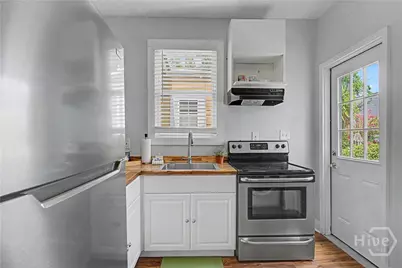 534 E Gordon Lane, Savannah, GA 31401 - Photo 6