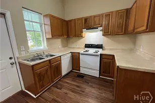 825 E Henry St, Savannah, GA 31401 - Photo 8