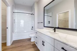 1150 E Perry Ln, Savannah, GA 31404 - Photo 38