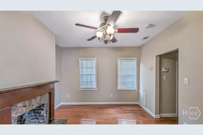 615 Price Street, Savannah, GA 31401 - Photo 8