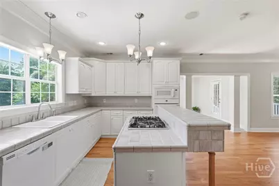 2411 Salcedo Avenue, Savannah, GA 31406 - Photo 8