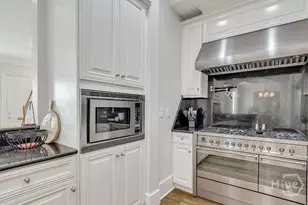 404 E Mc Donough St, Savannah, GA 31401 - Photo 12