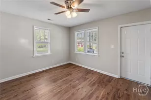 132 Jenks St, Savannah, GA 31415 - Photo 6
