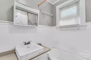 1023 W 37th St, Savannah, GA 31415 - Photo 8