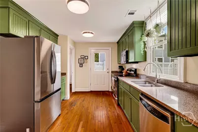 105 W 31st Street, Savannah, GA 31401 - Photo 10