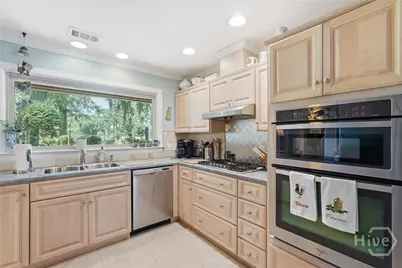 104 Winchester Drive, Savannah, GA 31410 - Photo 8