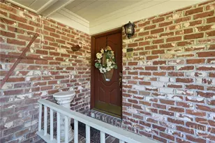 104 Winchester Dr, Savannah, GA 31410 - Photo 2