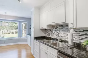 911 Boxwood Dr, Savannah, GA 31410 - Photo 10