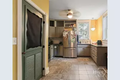 207 W 38th Street, Savannah, GA 31401 - Photo 6
