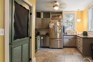 207 W 38th St, Savannah, GA 31401 - Photo 6