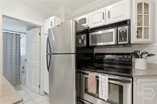 526 E Gwinnett Ln, Savannah, GA 31401 - Photo 16