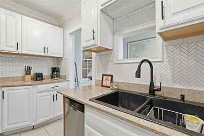 526 E Gwinnett Lane, Savannah, GA 31401 - Photo 16