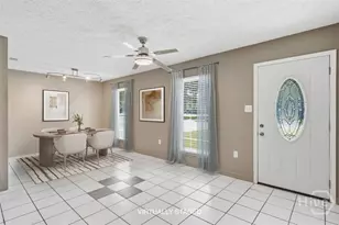 601 Leaning Oaks Dr, Savannah, GA 31410 - Photo 2