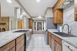 601 Leaning Oaks Dr, Savannah, GA 31410 - Photo 10