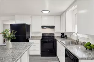 17 Russell Ave, Savannah, GA 31408 - Photo 10