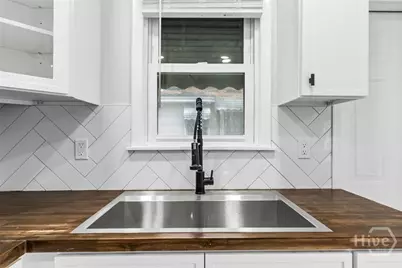 2102 Auburn Street, Savannah, GA 31404 - Photo 8