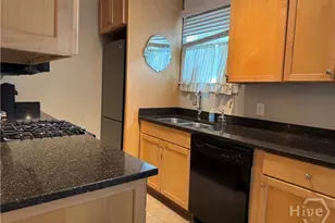 315 E 38th St, Savannah, GA 31401 - Photo 8
