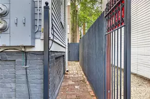 902 Barnard St, Savannah, GA 31401 - Photo 4