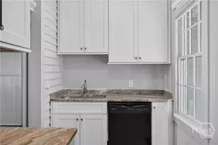 902 Barnard St, Savannah, GA 31401 - Photo 18
