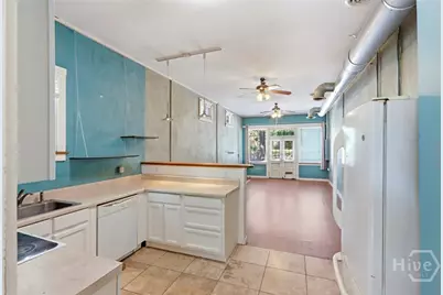 402 E 38th Street, Savannah, GA 31401 - Photo 40