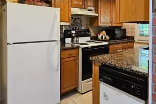 109 E Park Ave, Savannah, GA 31401 - Photo 16