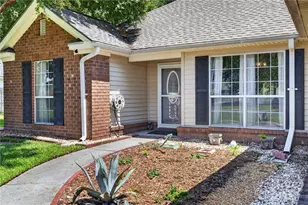 211 Longleaf Cir, Pooler, GA 31322 - Photo 2