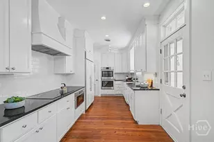25 W Perry St, Savannah, GA 31401 - Photo 16