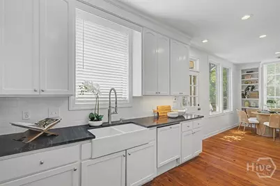 25 W Perry Street, Savannah, GA 31401 - Photo 14
