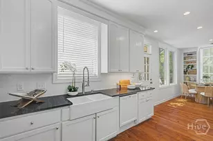 25 W Perry St, Savannah, GA 31401 - Photo 14